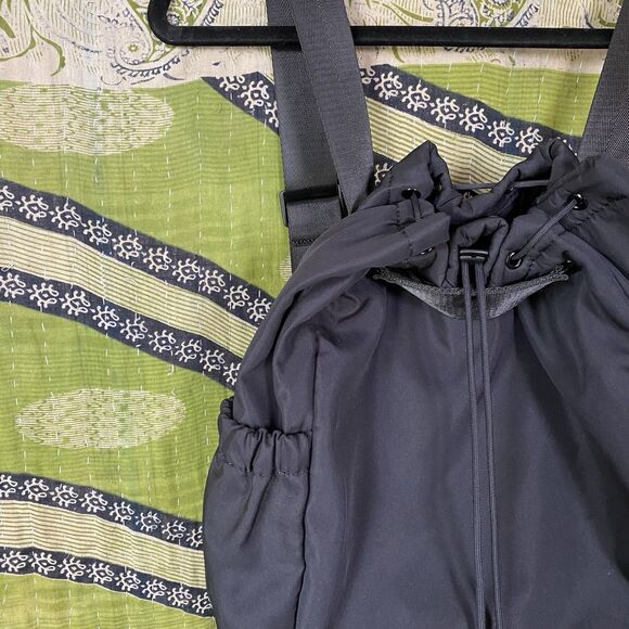 Beyond Yoga Black Convertible Gym Bag One Size - Picture 4 of 16